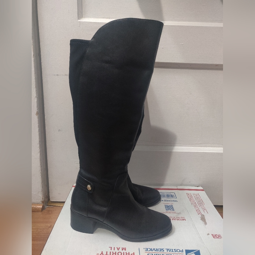Anne Klein Black leather Knee High Heeled Boots GREAT CONDITION